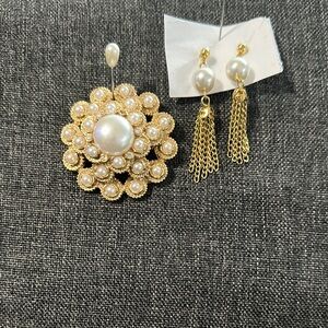 Elegant Pearl and Gold Jewelry Set